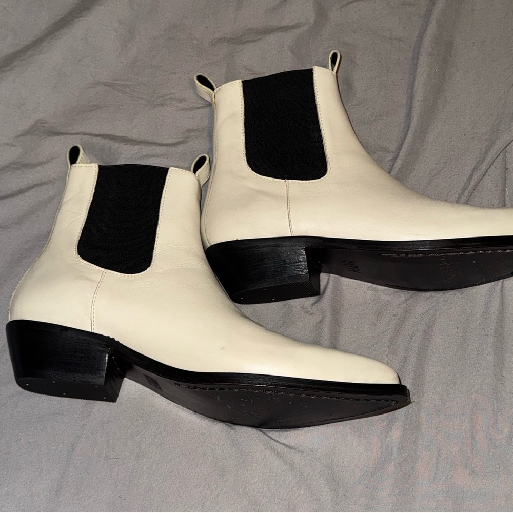 Stylish Cream Chelsea Boots for Men
